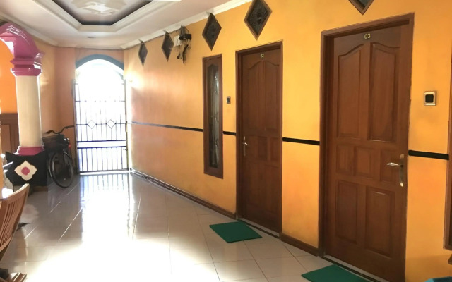 Hotel Alami near Alun-Alun Klaten by ZUZU