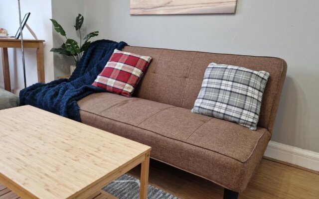 Cosy 1 Bed Apt in Lincoln With Amenities & Parking,