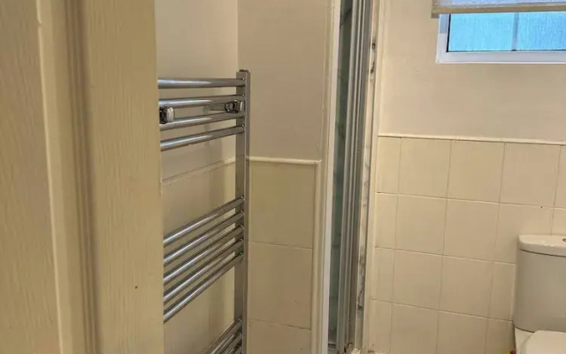 Bright Open-plan Apartment in Welling, South East London