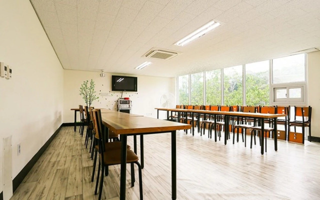 Hamyang Saedeulbaramhwangto Pension