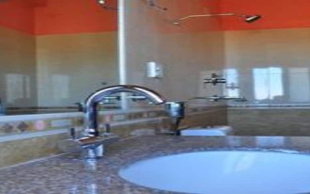 MeroStay 101 Hotel Valley View Inn