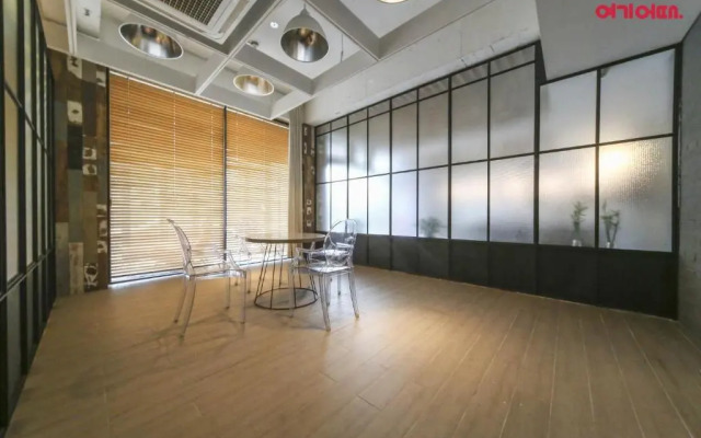 AMI Boutique Hotel