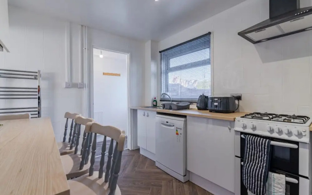 Newly Renovated 2-Bed Home in Newport