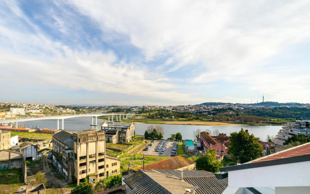 WHome Riverside View Premium Apartment w/ AC & Terrace