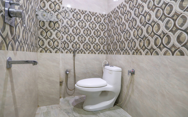 Fabhotel Kriti Green