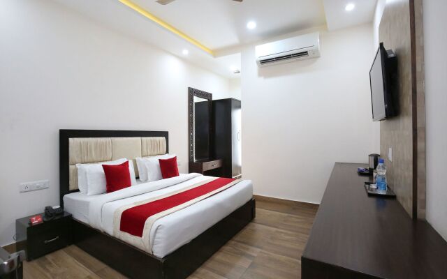 OYO 10027 Hotel Red Petal
