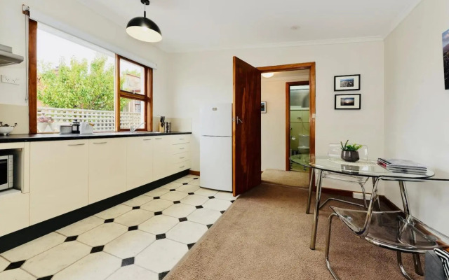 Ms Sophia's Studio Apartment