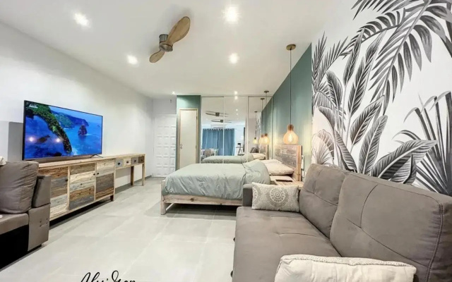 Aly'Zen - Studio de charme. Pieds dans l'eau (mer)