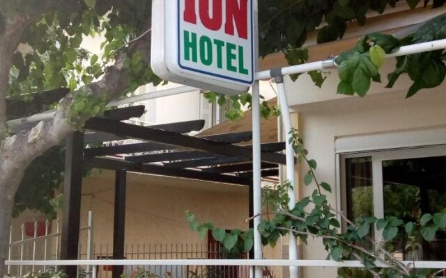 Hotel Ion