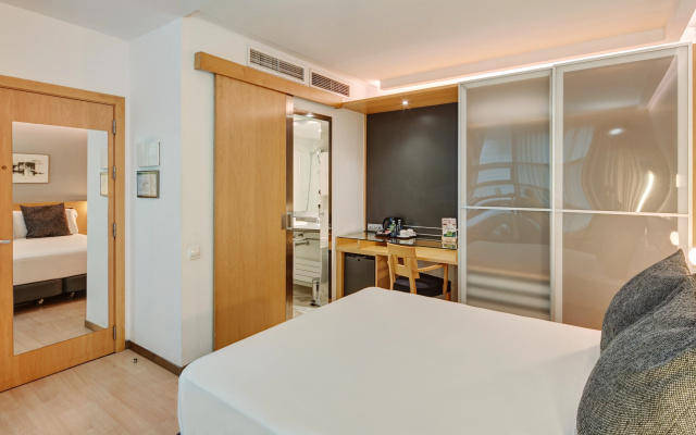 Basic Double room with inner courtyard view (full double bed) (bed type is subject to availability)