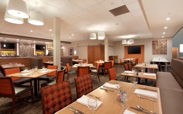 Holiday Inn Airport - Portland by IHG