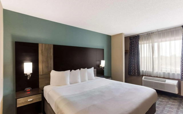 Quality Inn Galesburg near US Highway 34 and I-74