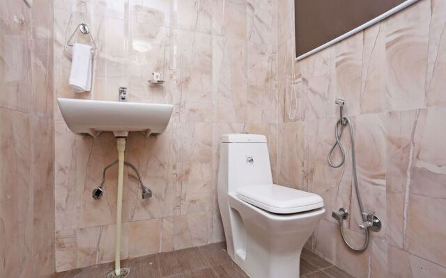 OYO 9596 Hotel Radha Nikunj Residency