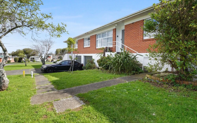 Renovated Takapuna 2BR Apt - Parking