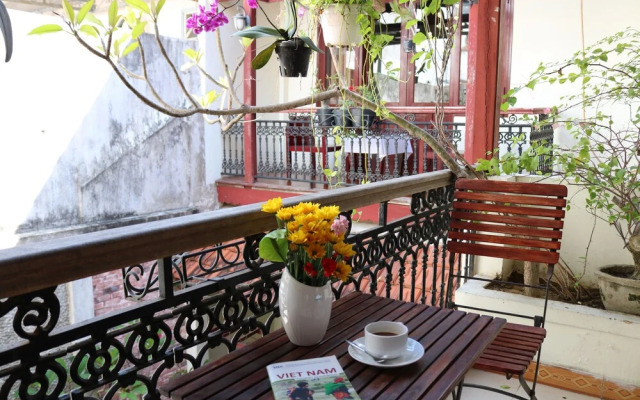 Nhi Trung Hotel