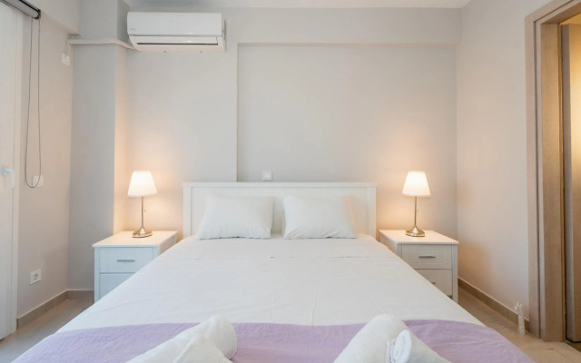 Sunny penthouse w/ Acropolis view next to metro