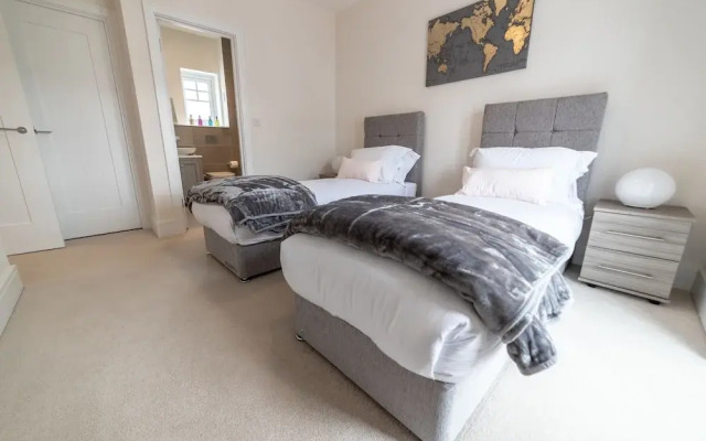 Reading Green Park Village Serviced Apt
