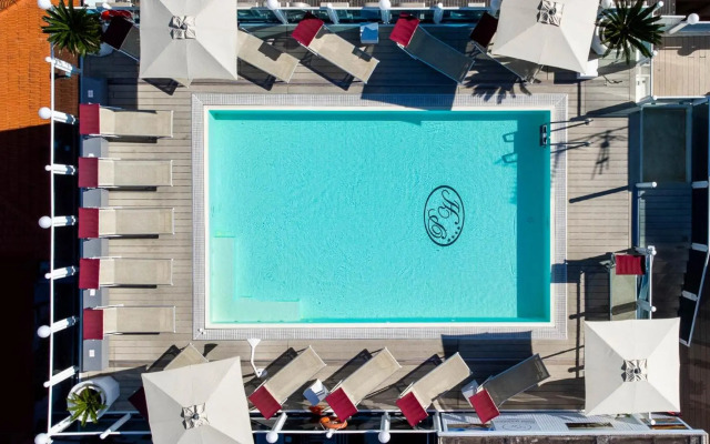Hotel President