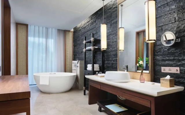 Crowne Plaza Hailing Island
