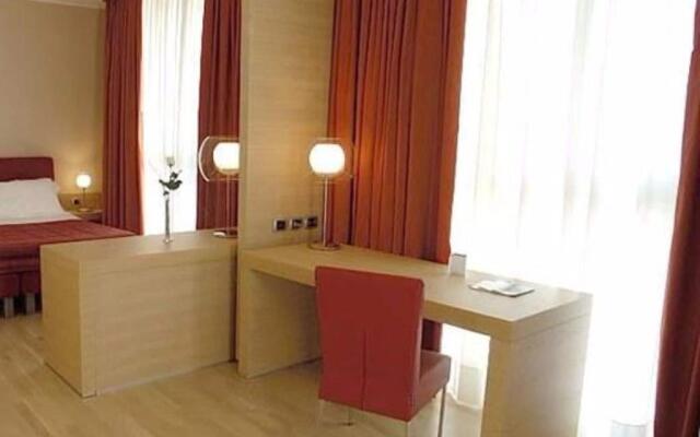 Hotel Remilia Ex Ramada Emilia