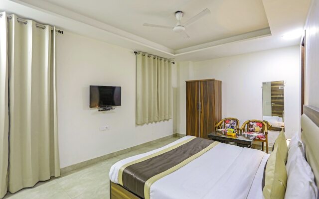 Fabhotel White House Bnb