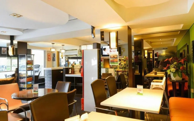 Bamboo Inn Hotel & Cafe