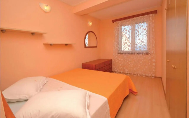 Three-Bedroom Apartment in Prigradica