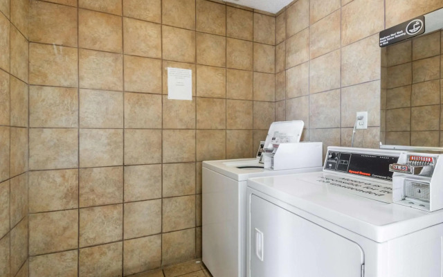 Motel 6 Indianapolis, IN – South