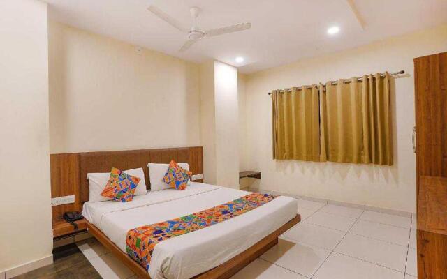 Super Oyo 92093 Mahaveer Tower