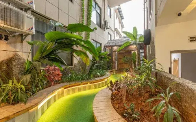 Pu'er River Hotel
