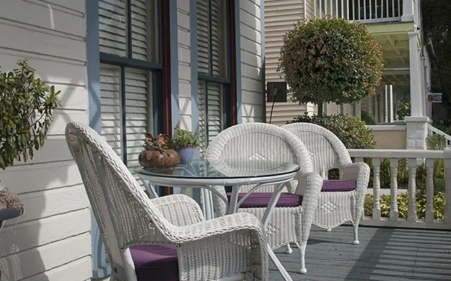 Carriage Way Inn