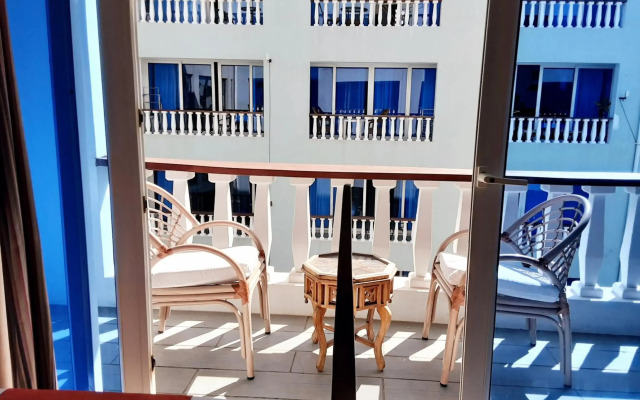 Cowrie Shell Beach Apartments