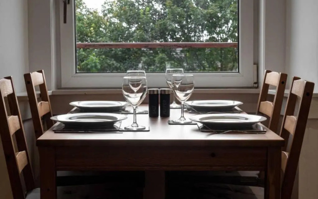 ☆Bright Apartment, Near University + City Centre☆