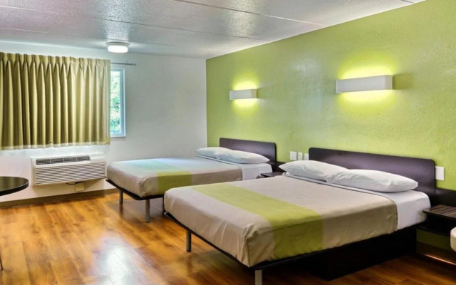 Motel 6 Indianapolis, IN