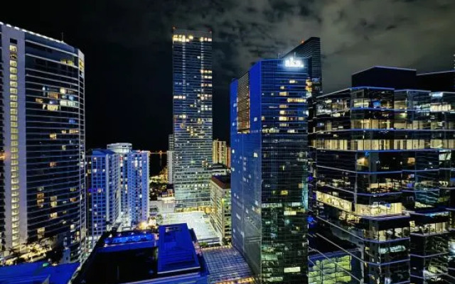 Suites R Us Brickell Bay Dr