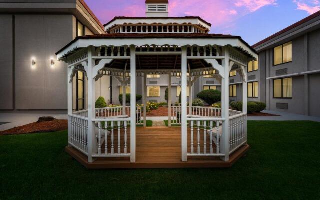 HomeTowne Studios by Red Roof Painted Post