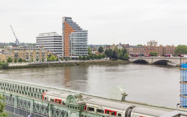 Views by Putney Bridge