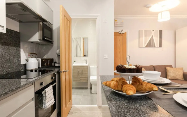 11 Helena House Business Apartment