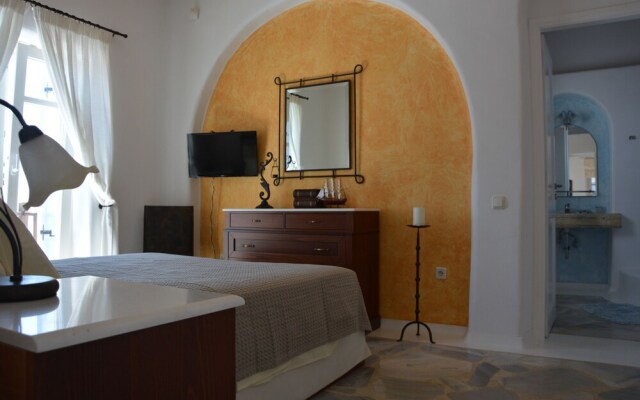 Delicate Mykonian House at Houlakia