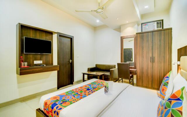Fabhotel Solitaire Inn