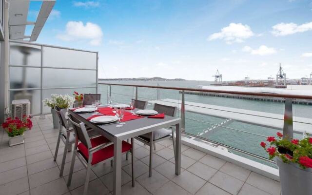 QV Penthouse Apt at Princes Wharf - 860