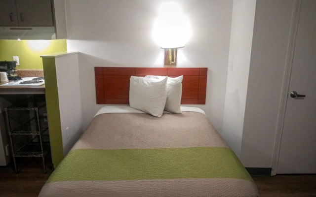 Studio 6 Extended Stay - Hampton, VA - Langley AFB Area