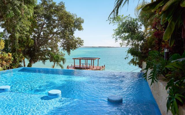 Cristalino Lagoon Front Hotel Restaurant & SPA