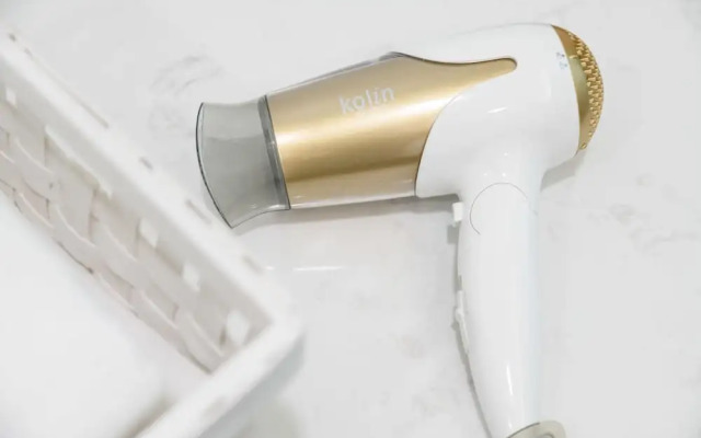 Amy Songjiang MRT Service Apartment