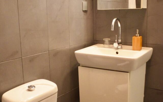 1 Bedroom Flat In Central Marais