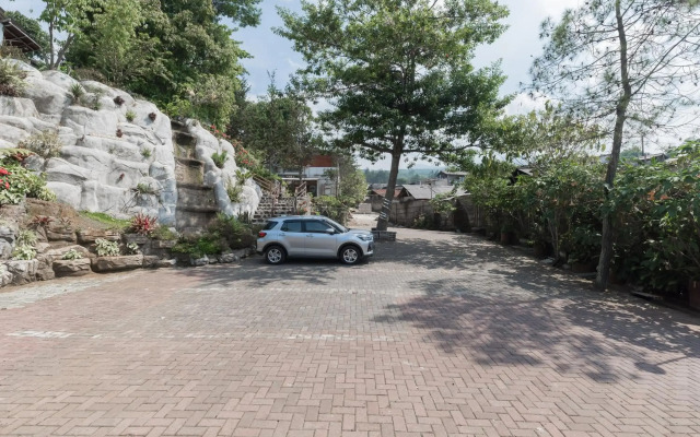 OYO 3040 D'pineapple Villa