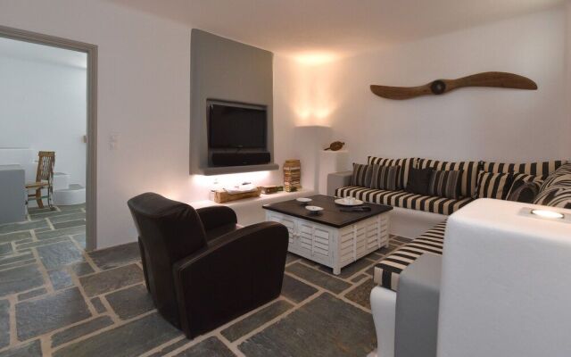 Deluxe Villa - Infinity Pool & Helipad by VillaRentalsgr