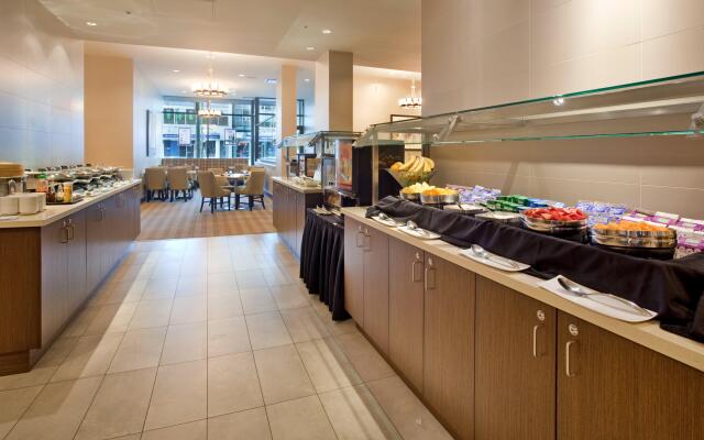 Holiday Inn Vancouver Centre by IHG