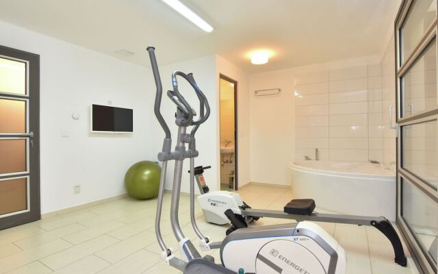Swanky Villa in Makarska With Sauna, Jacuzzi & Mountain Views