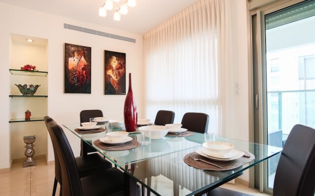 Luxury Family Getaway in Ramat Aviv